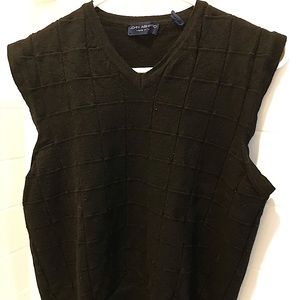 Black sleeveless V-Neck